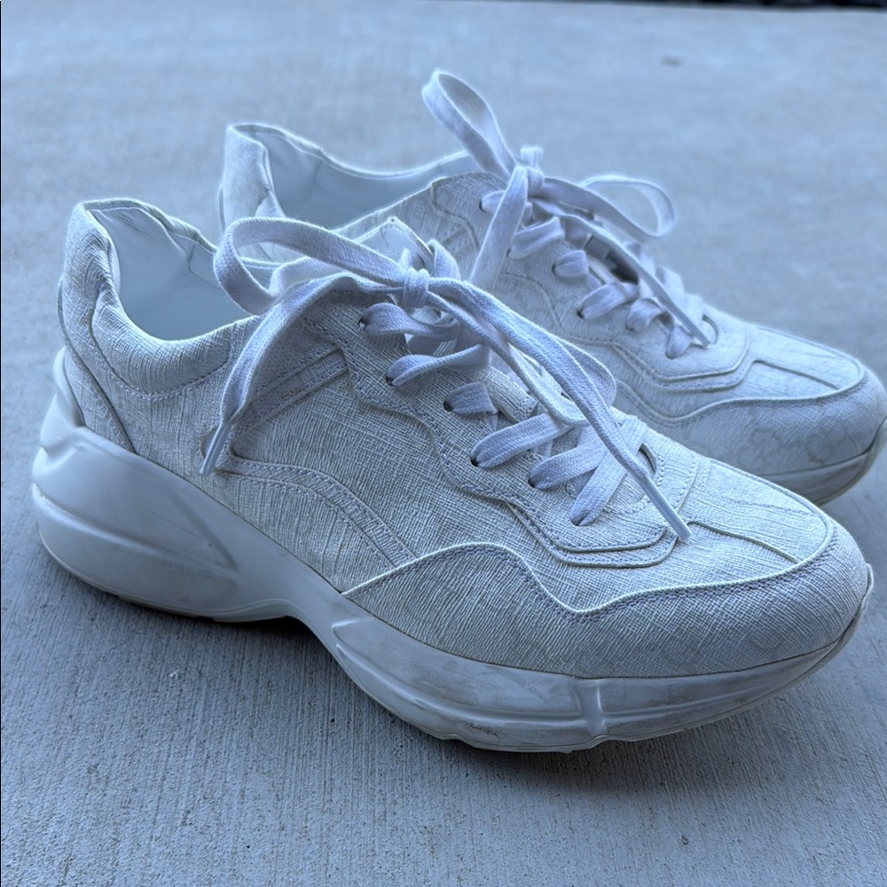Gucci sneakers slightly used